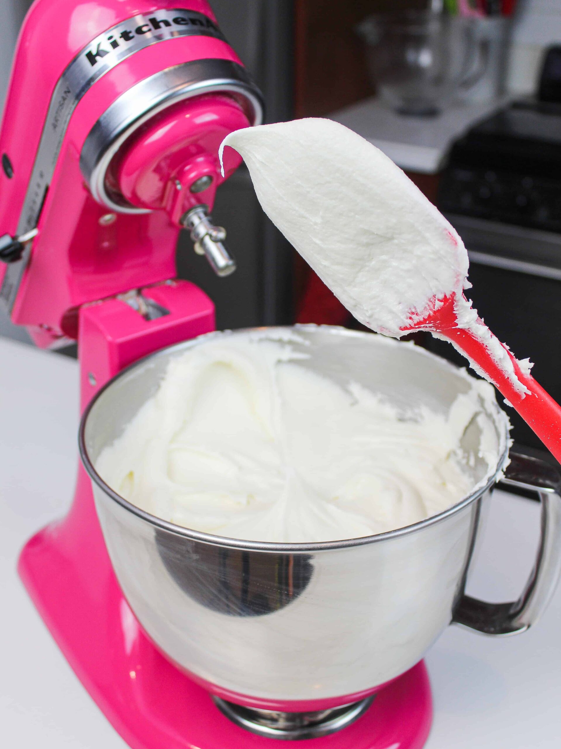 image of buttercream frosting being tested for the right consistency